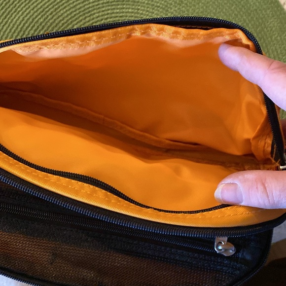 GH bass and Company fanny pack outdoor gear 6 x 11 two pockets . Like new. - Picture 3 of 4